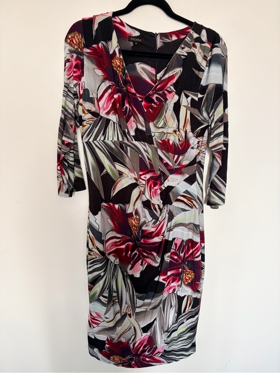 Escada Dresses & Skirts - ESCADA Fantasy Manresa Stretchy Mid-length Dress - 40